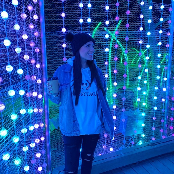 Welcome to my closet! Thank you for the love ❤️ - Picture 5 of 11